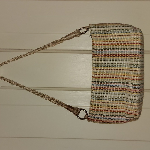 Adorable Lina Shoulder Bag - Picture 2 of 4